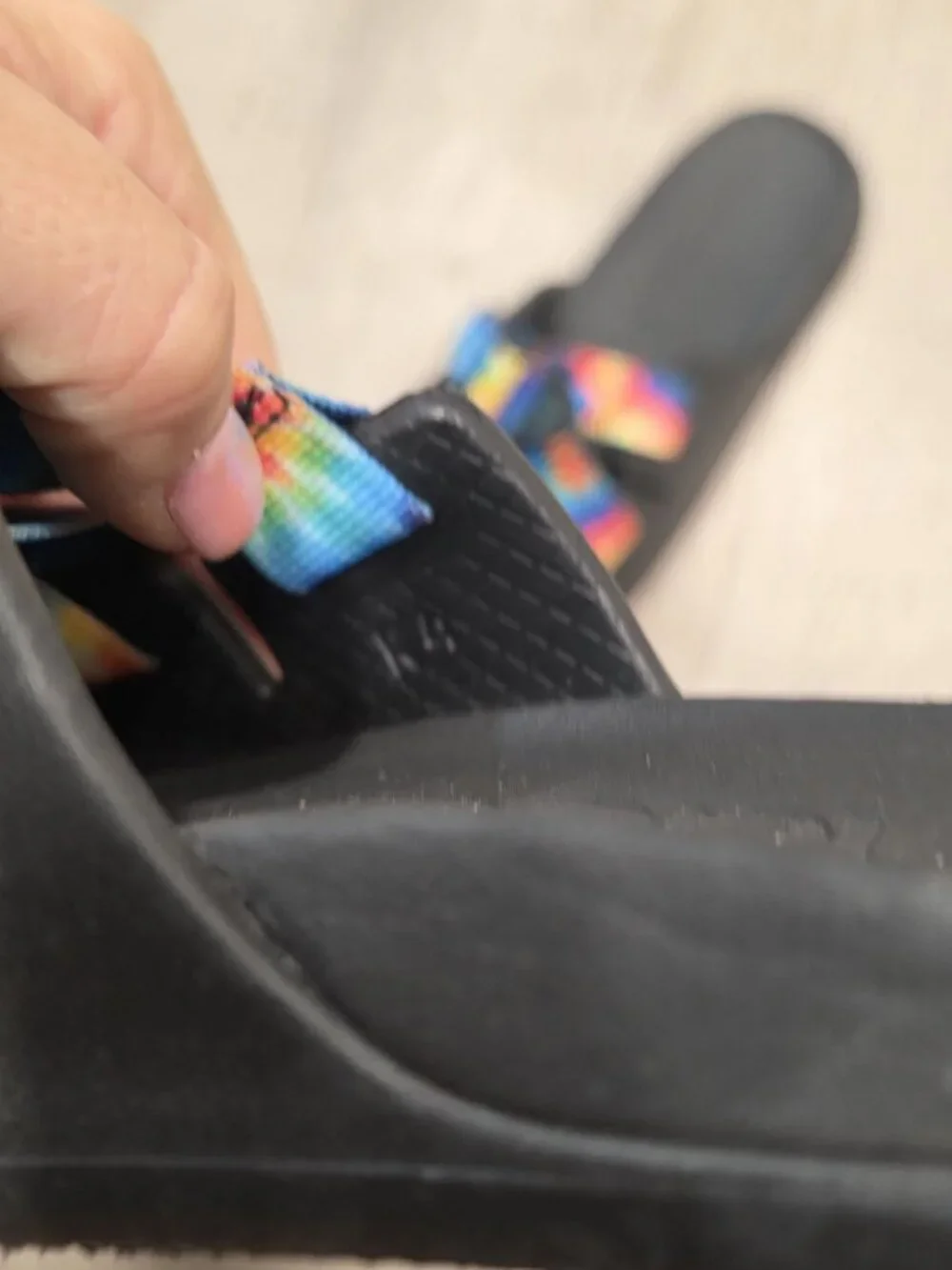 Chaco Chillos Slide Sandals Tie-Dye Adjustable Straps Black Sole kids 4